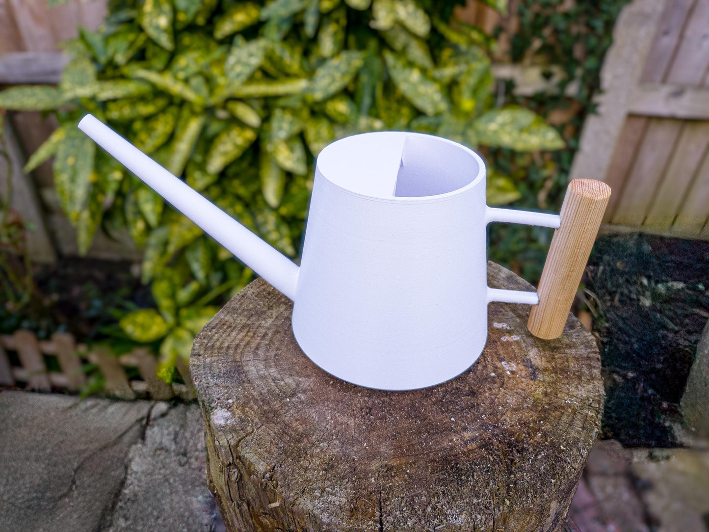 Modern and Unique Watering Can | 3L Durable Material | Wood Handle | Garden Essential